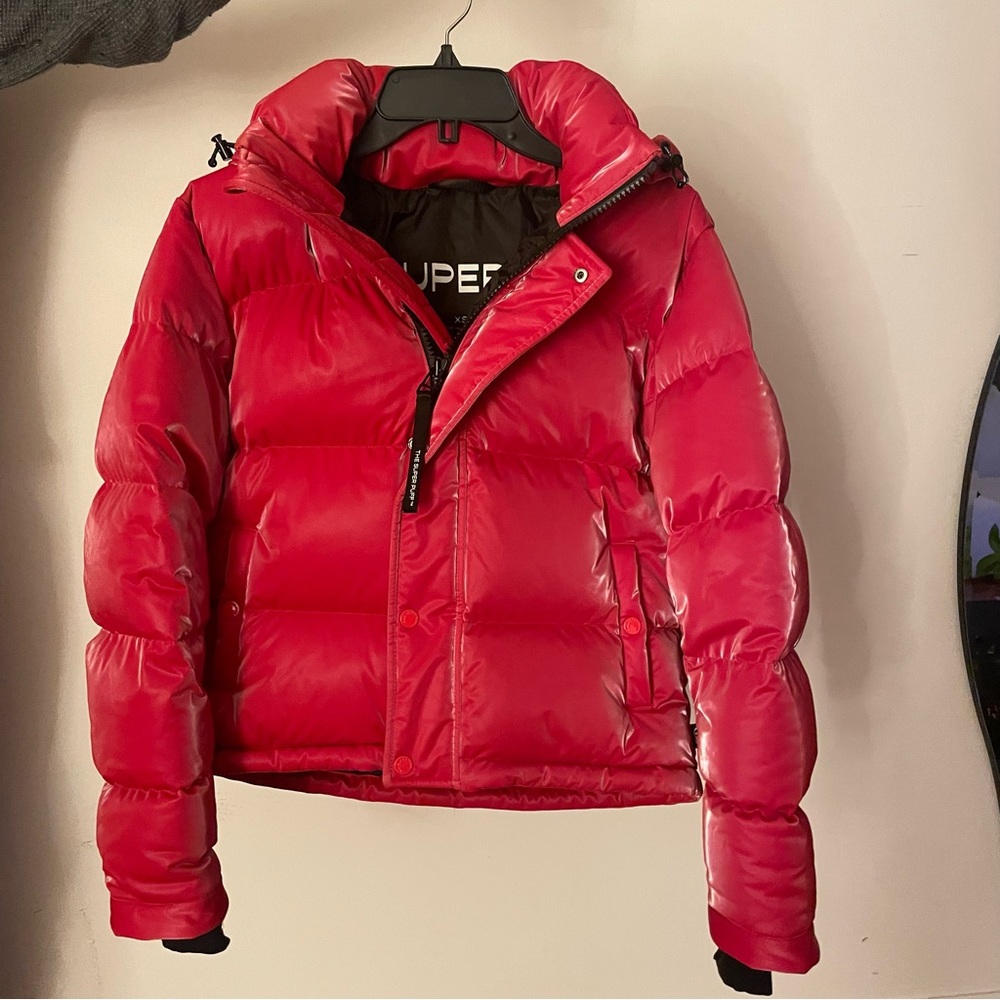 The Super Puff™ Shorty - Liquid Shine in red